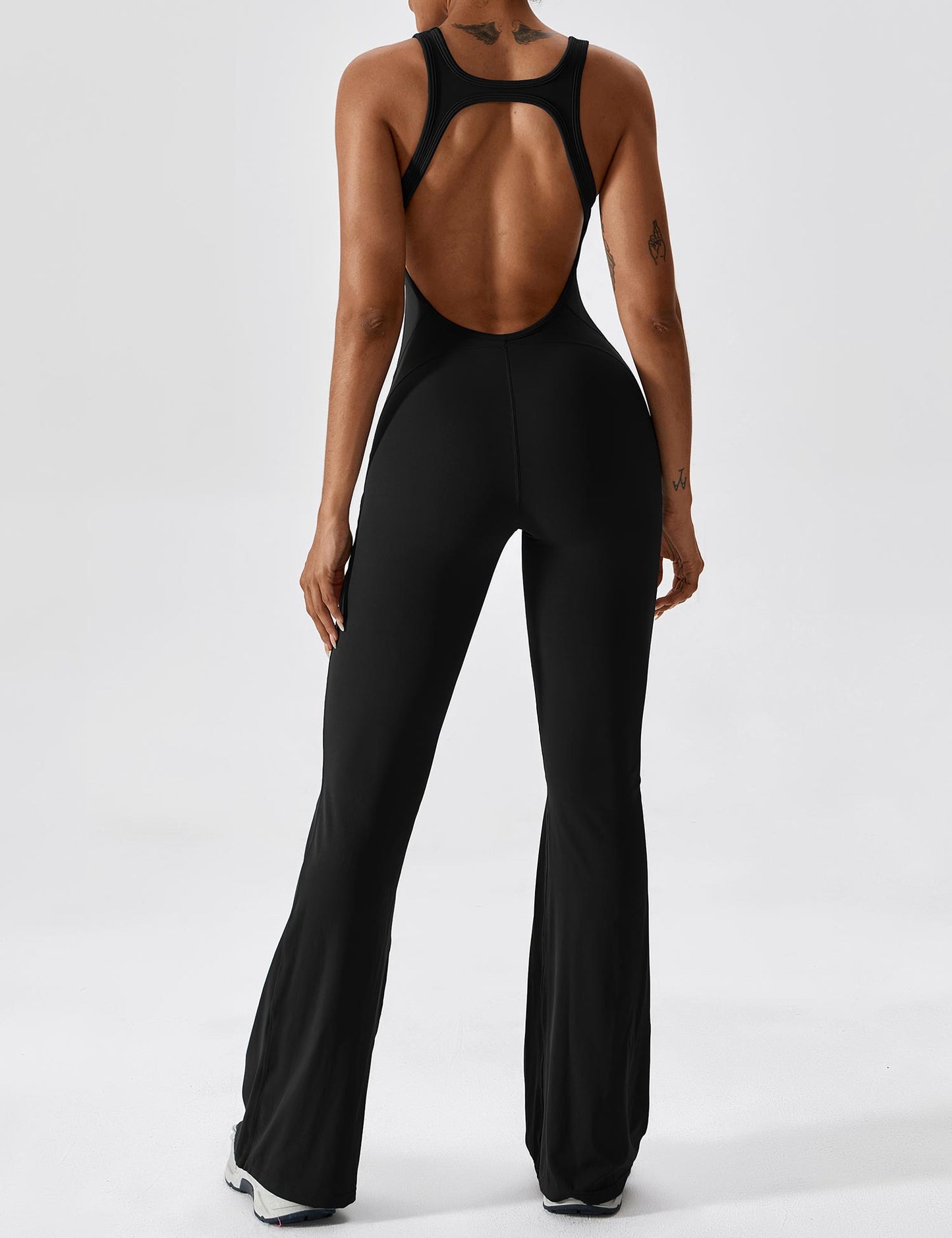 Aureya Flowy Jumpsuit met Elegante Ruglijn