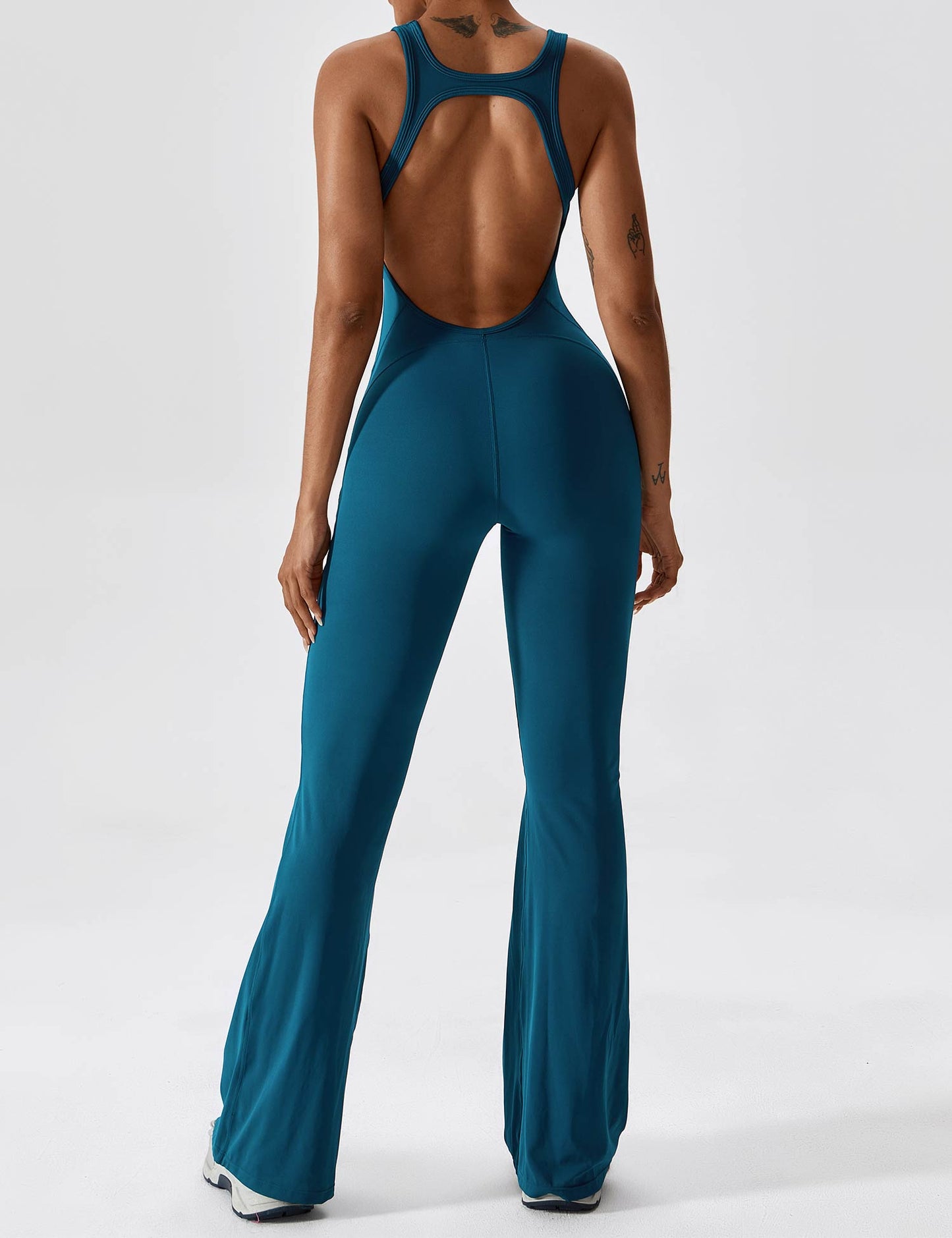 Aureya Flowy Jumpsuit met Elegante Ruglijn