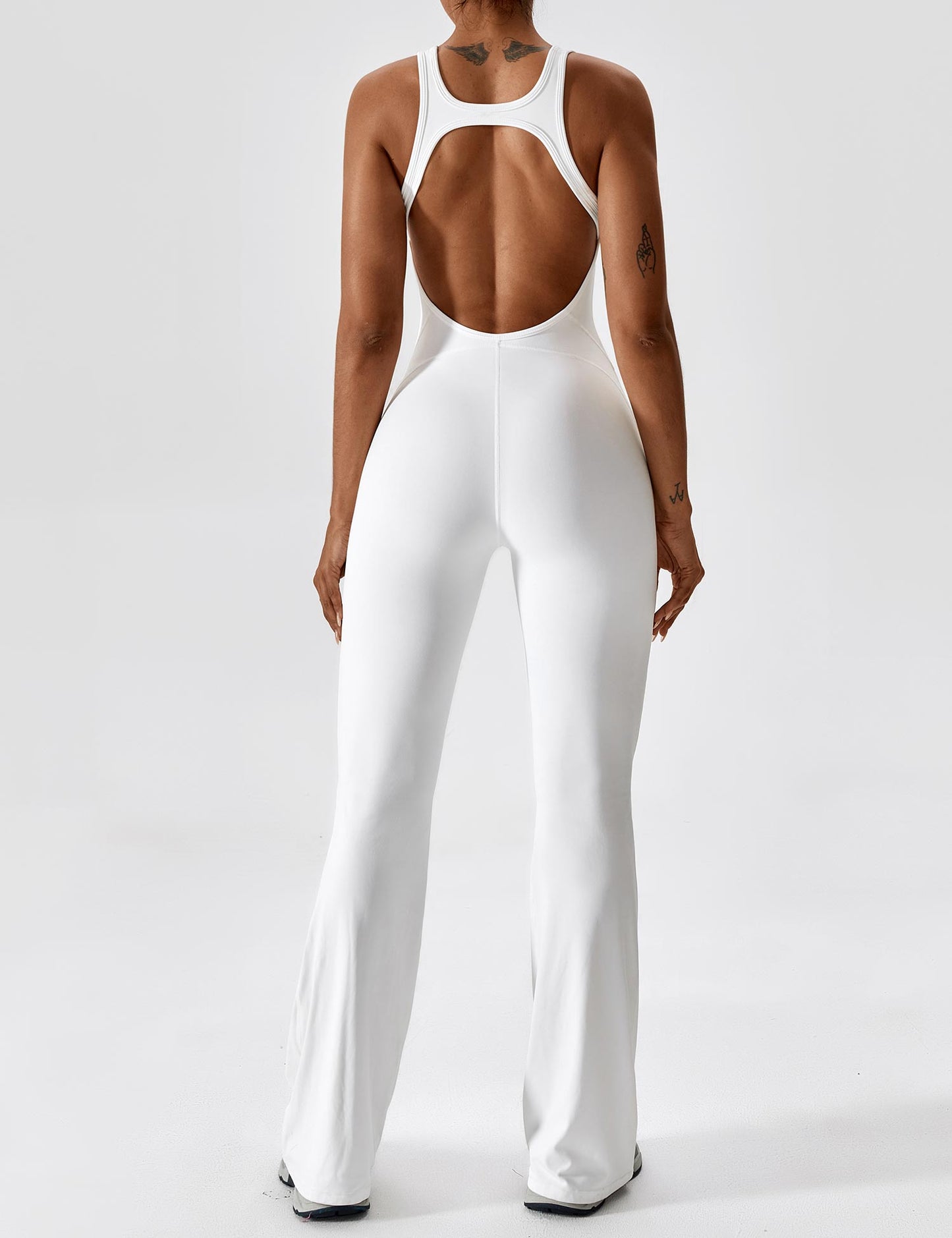 Aureya Flowy Jumpsuit met Elegante Ruglijn